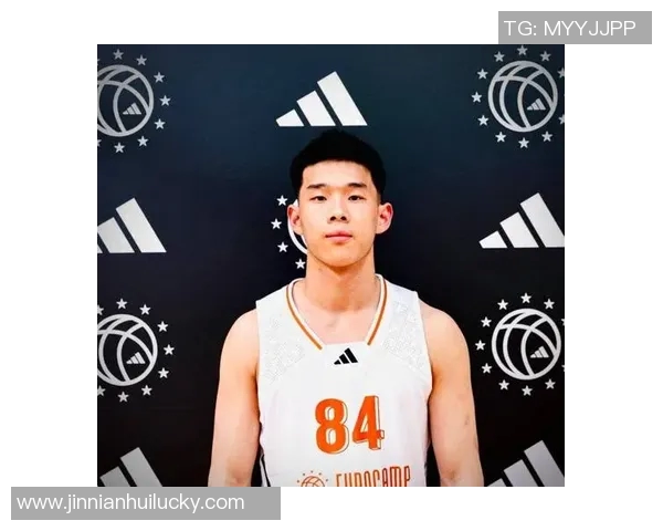 林葳在俄勒冈大学积极训练与队友们共同参与团建活动展现团队精神 林葳在俄勒冈大学积极训练与队友们共同参与团建活动展现团队精神