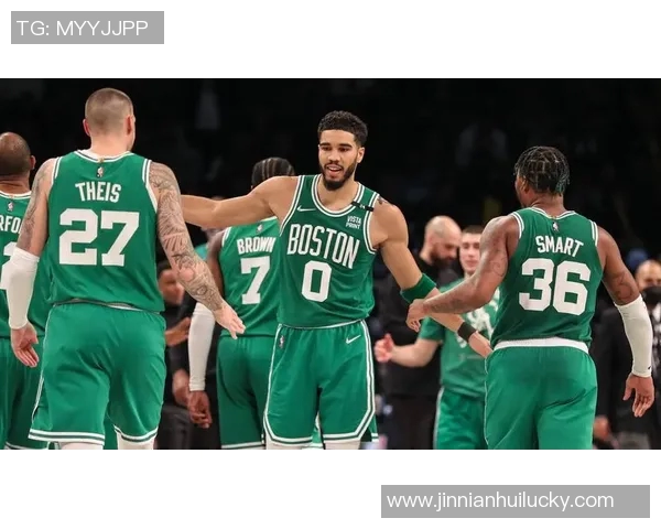 豪泽赞塔图姆全力训练虽未出战却深刻影响全队士气与表现 豪泽赞塔图姆全力训练虽未出战却深刻影响全队士气与表现