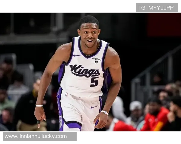 明天马刺对阵爵士福克斯因左内收肌紧张出战存疑 明天马刺对阵爵士福克斯因左内收肌紧张出战存疑